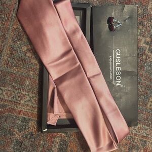 GUSLESON Pink Tie and Cufflinks Set and hankie